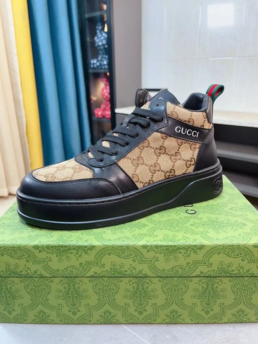 Factory price 438🌹🌹GUCCI [Gucci] New high-top men's shoes, a high-end brand, the latest fashionable casual men's shoes, trendy and versatile, relaxed and sporty style, uppers imported from Italy, first-layer cowhide, genuine leather lining, and ultra-fine workmanship. Original personalized fashionable rubber wear-resistant outsole, light and comfortable on the foot, size 38-44